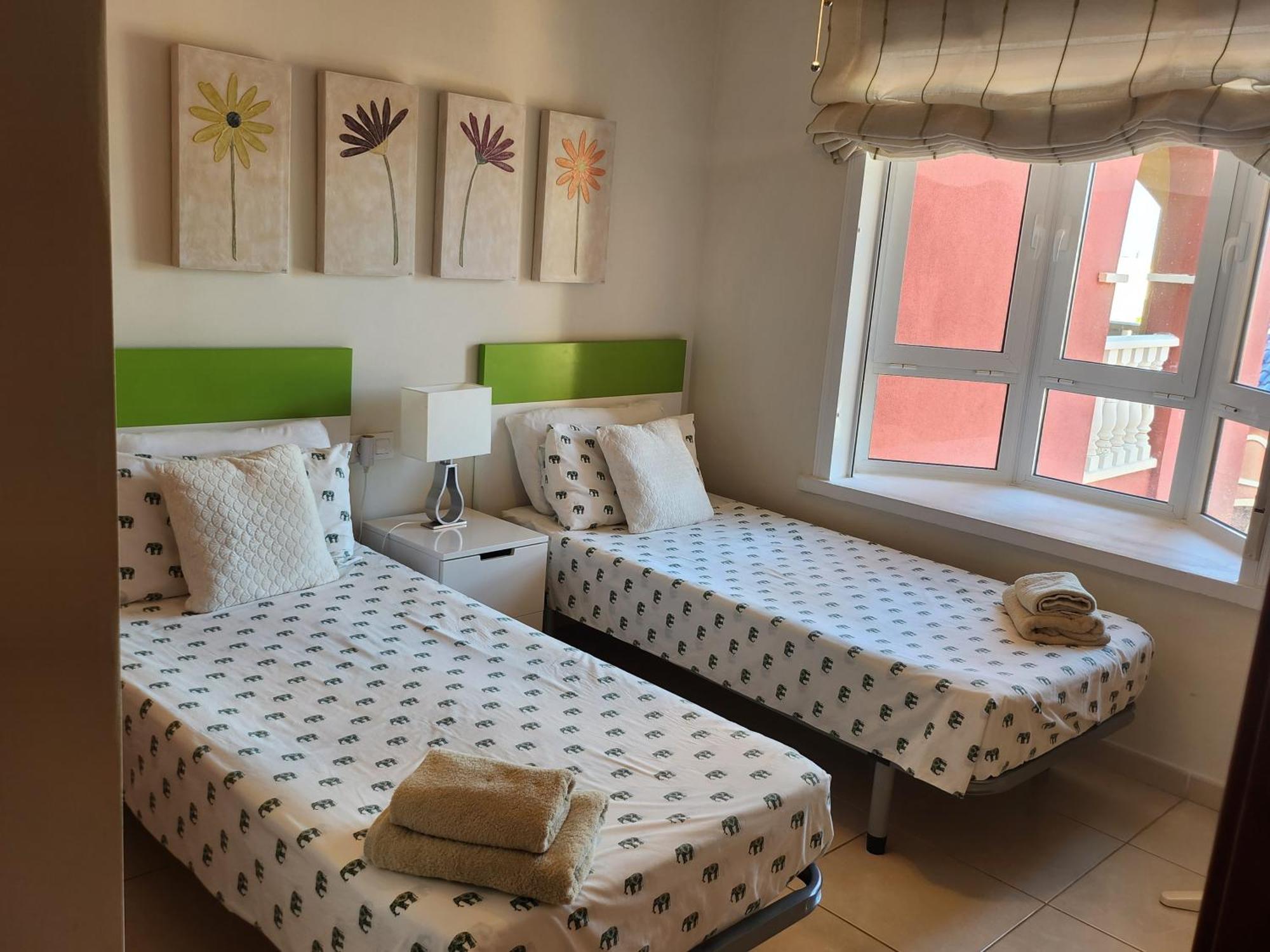 Spacious 3 Bedroom 2 Bathroom Apartment - Puerto Marina Complex ลอสอัลกาซาเรส ภายนอก รูปภาพ